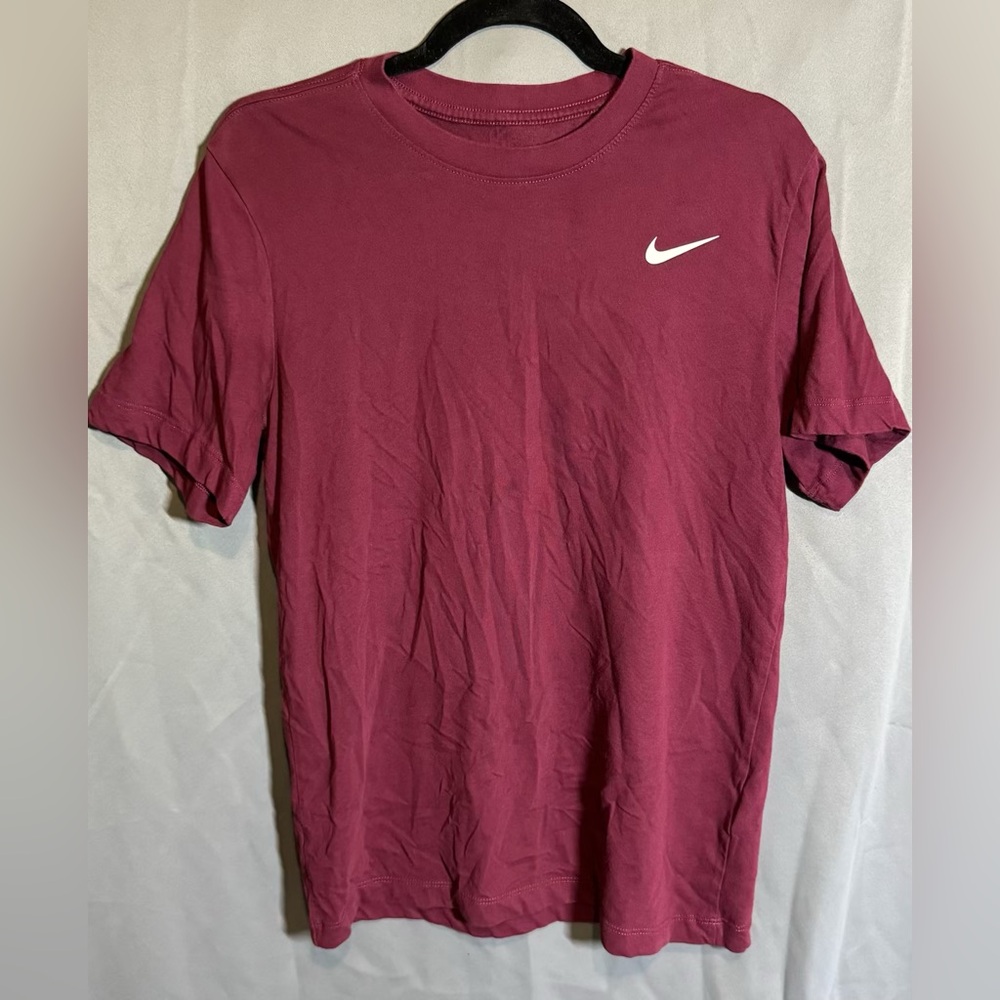 Nike dri fit Maroon T-shirts size small